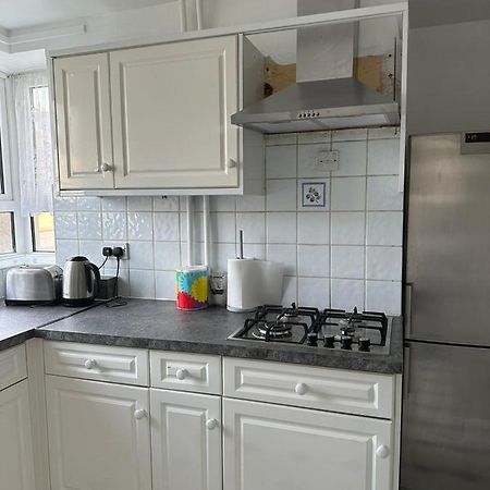Spacious 2 Bed Flat Barking  Kültér fotó