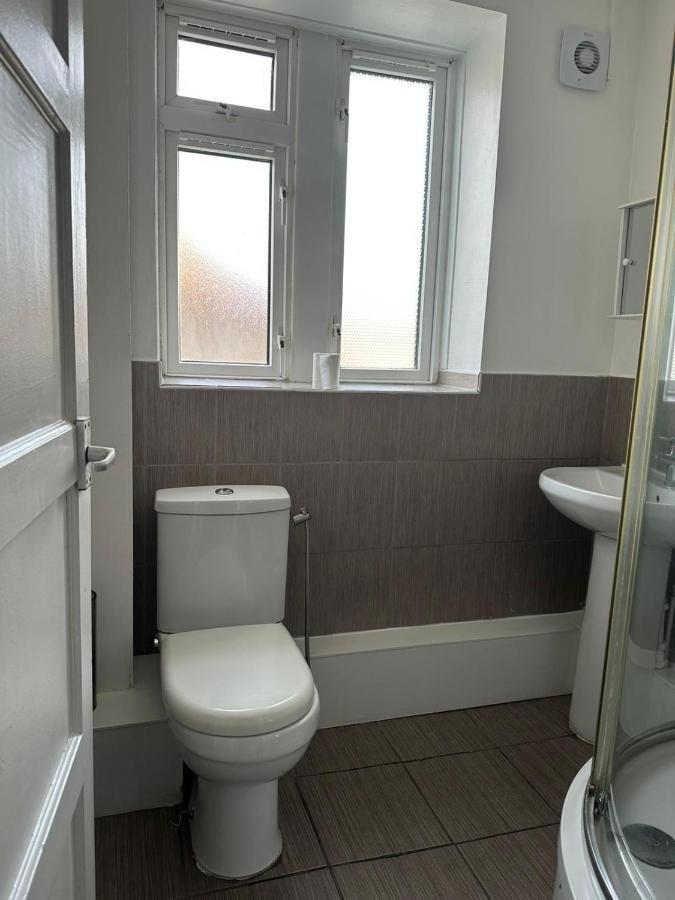 Spacious 2 Bed Flat Barking  Kültér fotó