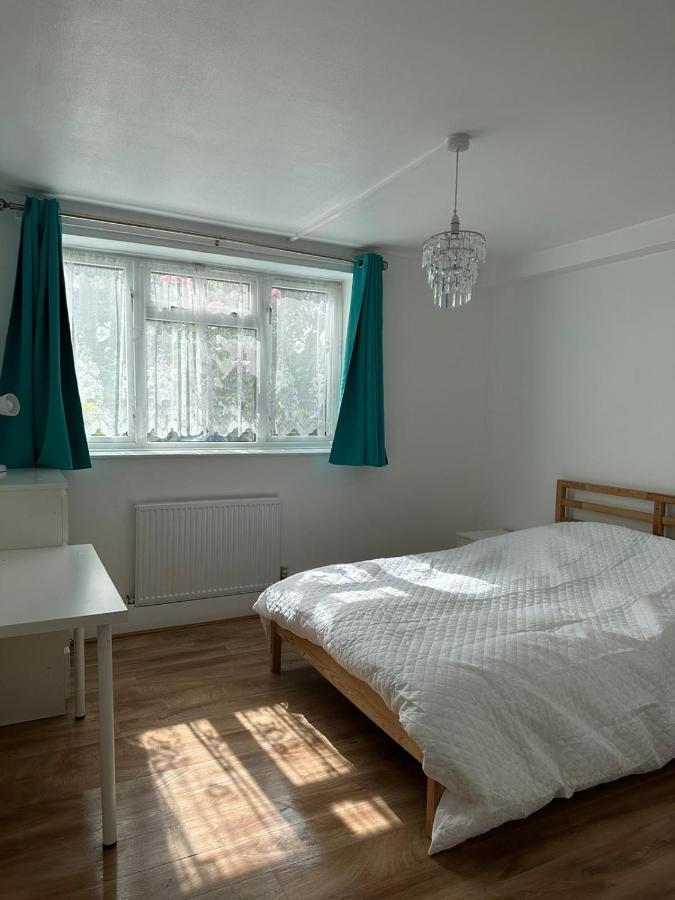 Spacious 2 Bed Flat Barking  Kültér fotó