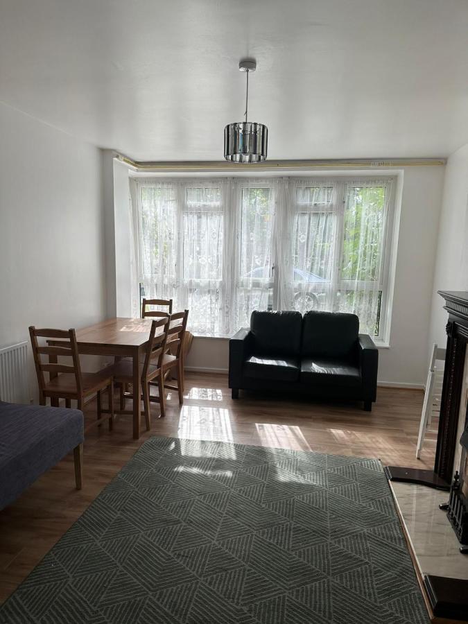Spacious 2 Bed Flat Barking  Kültér fotó